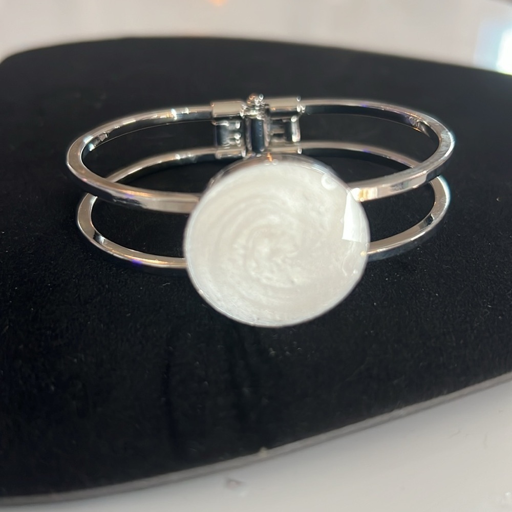 Source Unknown Silver Double-Band Bracelet with White Disc